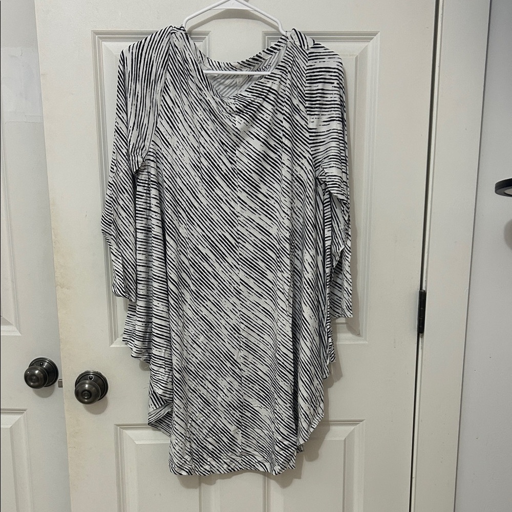 Roaman's Black and White Diagonal Stripe Tunic size 14/16 medium oversized top